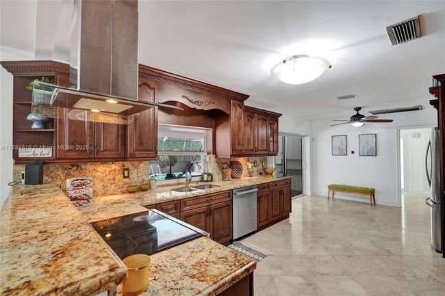 7360 Sw 120 Th St, House other with 4 bedrooms, 2 bathrooms and null parking in Pinecrest FL | Image 5