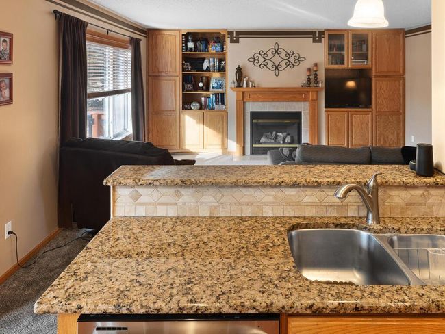 Beautiful granite counter tops | Image 18