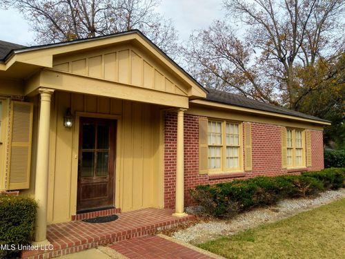 611 Magnolia Dr, Indianola, MS, 38751-2529 | Card Image