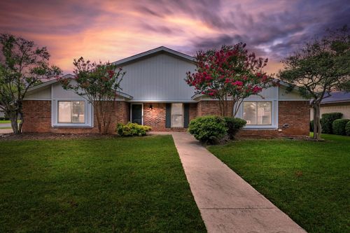 5501 Wood View St, North Richland Hills, TX, 76180-6633 | Card Image