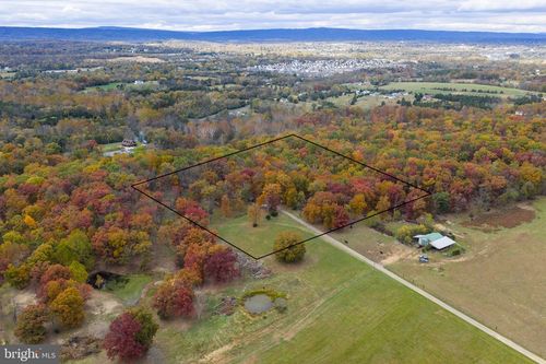 216 Hoofprint Dr, BUNKER HILL, WV, 25413-2904 | Card Image