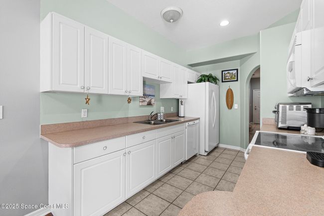 4 - 5201 Ocean Beach Blvd, Townhouse with 3 bedrooms, 3 bathrooms and null parking in Cocoa Beach FL | Image 13
