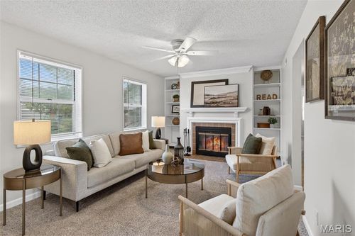 9137 Wrenwood Ln, Saint Louis, MO, 63144-1603 | Card Image