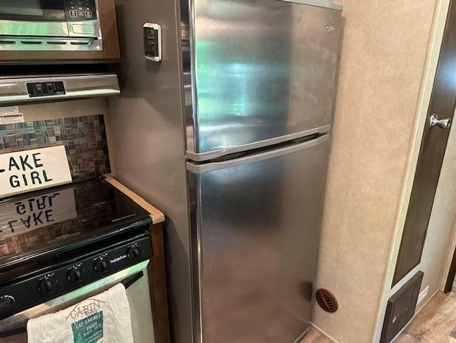 Full Size Fridge | Image 15