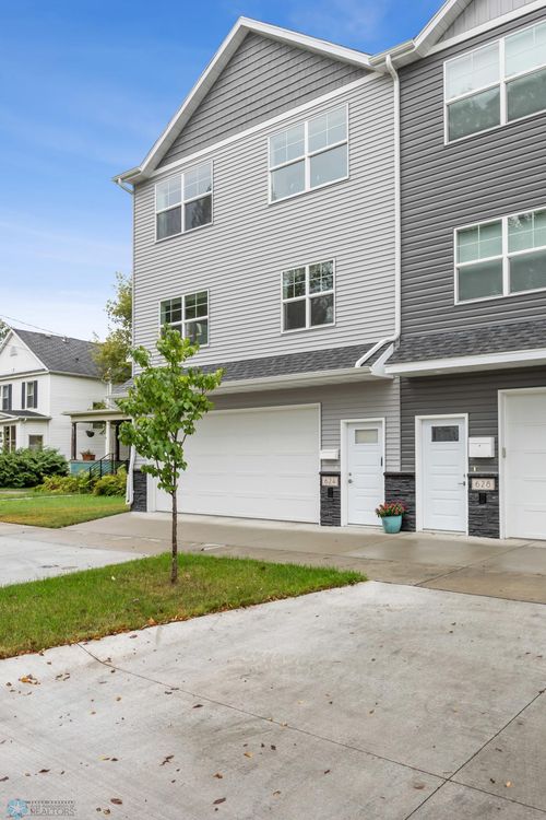 624 10th Ave N, Fargo, ND, 58102-3634 | Card Image