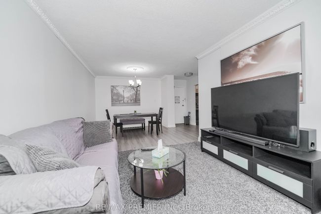 1003 - 390 Dixon Rd, Condo with 2 bedrooms, 1 bathrooms and 1 parking in Etobicoke ON | Image 4