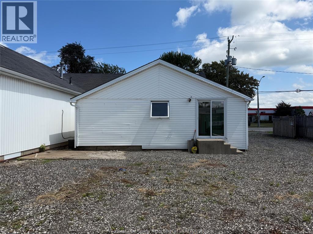 Commercial Lease in Tecumseh 4