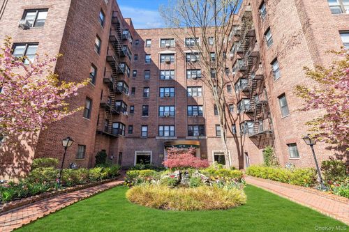 210-69-10 Yellowstone Blvd, Forest Hills, NY, 11375-3702 | Card Image