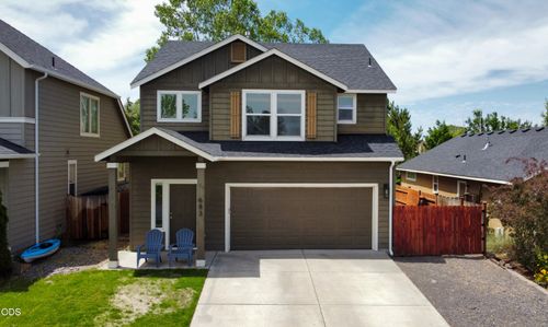 683 Ne Providence Dr, Bend, OR, 97701-7682 | Card Image