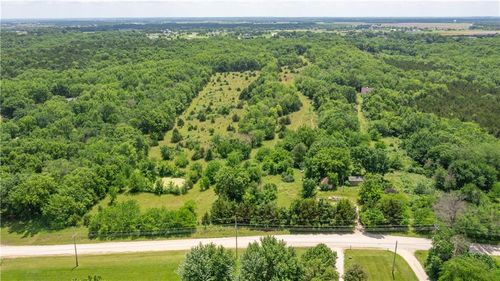 1986 Rock Creek Rd, Ottawa, KS, 66067-8563 | Card Image