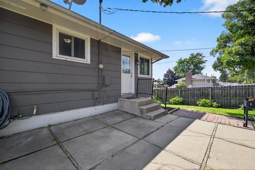 2021 22nd St Nw, Rochester, MN, 55901-8028 | Card Image