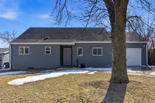 521 29th St Ne, Cedar Rapids, IA, 52402-4817 | Card Image
