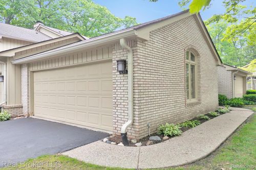1285 Greenglen Ct, Bloomfield Hills, MI, 48304-1232 | Card Image