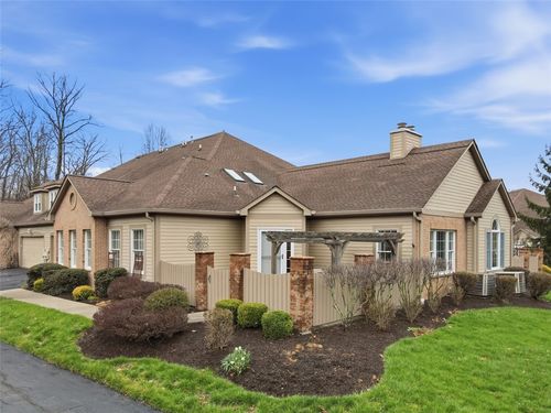 135 Linden Ct, Seven Fields, PA, 16046-4303 | Card Image