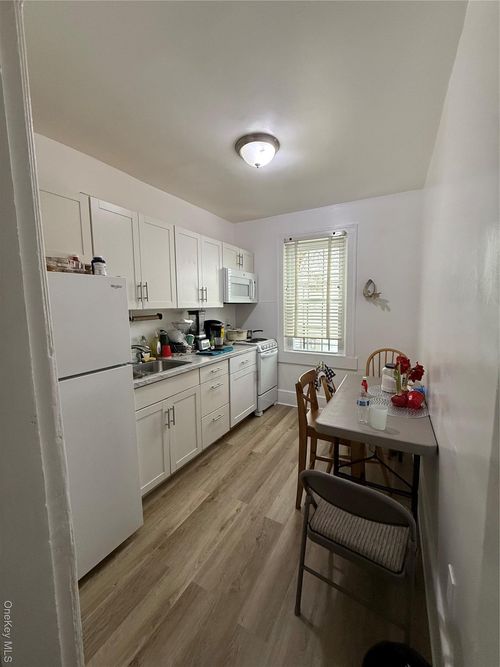 128 Poningo St, Port Chester, NY, 10573-4006 | Card Image