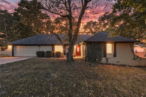 939 E Oaks Manor Dr, Fayetteville, AR, 72703-3519 | Card Image