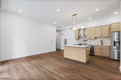 203-21 Lincoln Park, Newark, NJ, 07102-2301 | Card Image