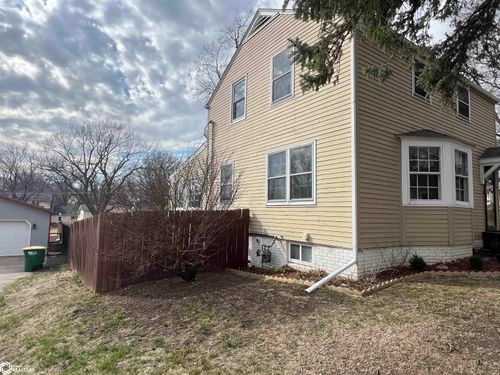 814 N Sycamore St, Creston, IA, 50801-1359 | Card Image