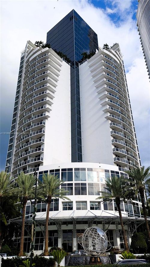 2114-2115-18001 Collins Ave, Sunny Isles Beach, FL, 33160-2722 | Card Image
