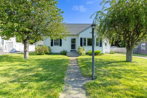 110 Beardsworth Rd, Tiverton, RI, 02878-1607 | Card Image