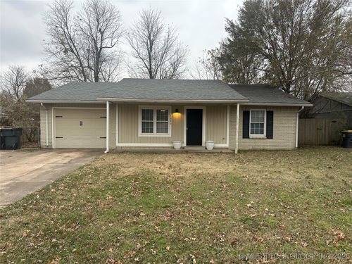 1046 144th St, Glenpool, OK, 74033-3745 | Card Image