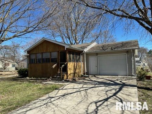 112 S Miller St, Waverly, IL, 62692-1047 | Card Image