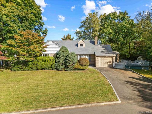 2 Dale Carnegie Ct, Great Neck, NY, 11020-1105 | Card Image
