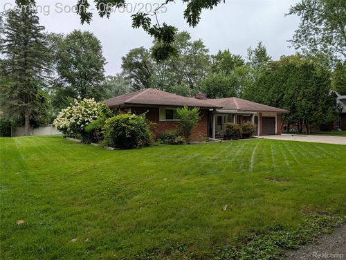 200 Astorwood St, Pontiac, MI, 48341-2702 | Card Image