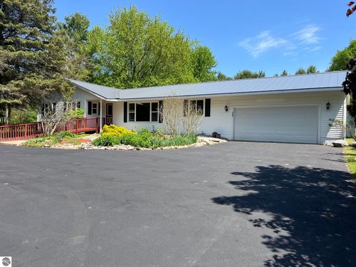 2510 E Silver Lake Road N, Traverse City, MI, 49685 | Card Image