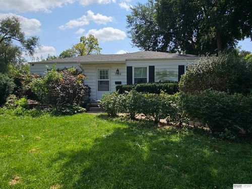 7735 Nicholas Circle, Omaha, NE, 68114 | Card Image