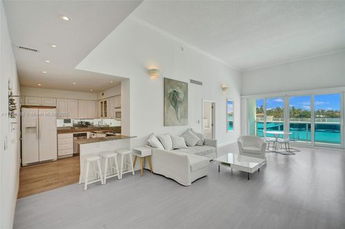 ph-o-6770 Indian Creek Dr, Miami Beach, FL, 33141-5760 | Card Image