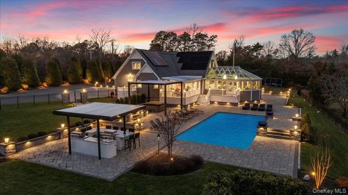 19 W Tiana Rd, Hampton Bays, NY, 11946-3668 | Card Image