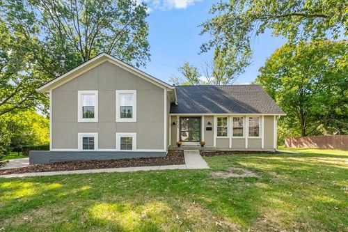 9805 W 104th Ter, Overland Park, KS, 66212-5618 | Card Image