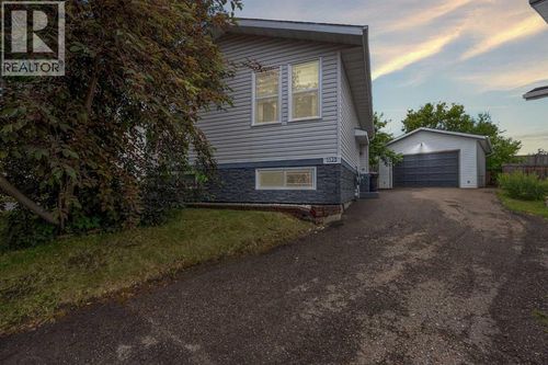 112 Siesta Gdns, Fort Mcmurray, AB, T9H2Z2 | Card Image