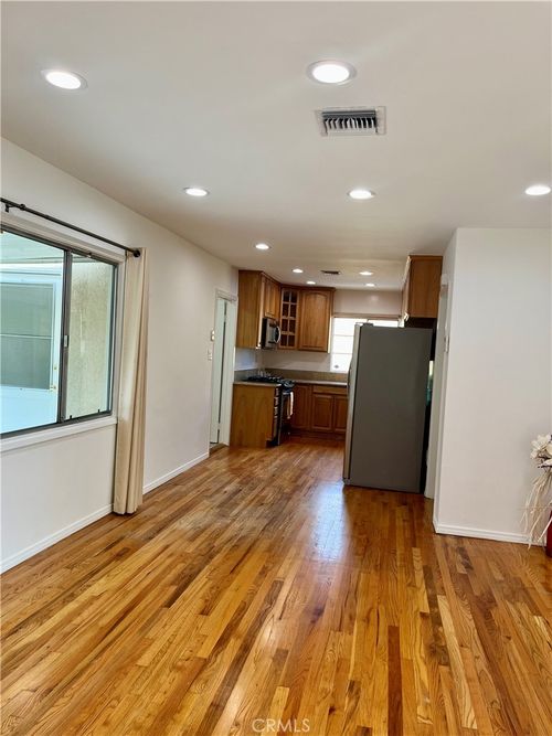 17435 Burma, Encino, CA, 91316 | Card Image