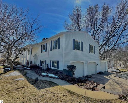 4210 Bay View Pt, Traverse City, MI, 49684-8611 | Card Image