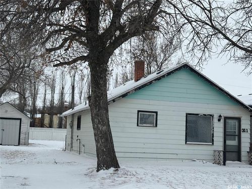 311 2nd Avenue W, Assiniboia, SK, S0H0B0 | Card Image