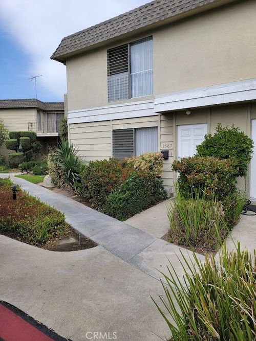 1582 Mitchell Ave, Tustin, CA, 92780-5825 | Card Image