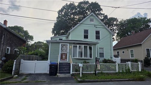 18 Glen St, Riverside, RI, 02915-2802 | Card Image