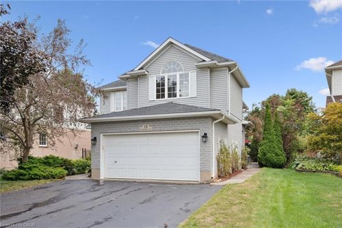 18 Pearwood Crt, Kitchener, ON, N2P2L1 | Card Image