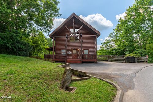 655 Stockton Dr, Sevierville, TN, 37876-2544 | Card Image