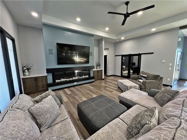 Plenty of room for your dream setup. | Image 12