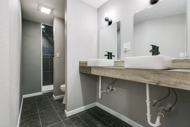Primary Bathroom | Image 24