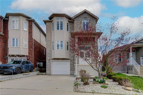 32 Lena Cres, Cambridge, ON, N1R8P4 | Card Image