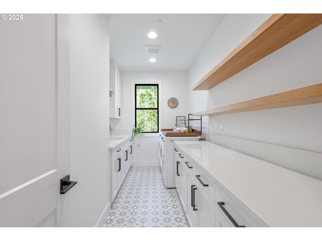 Laundry-Upper | Image 26