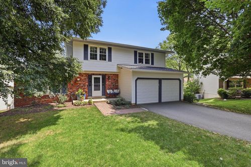 9825 Wolcott Dr, BURKE, VA, 22015-3841 | Card Image