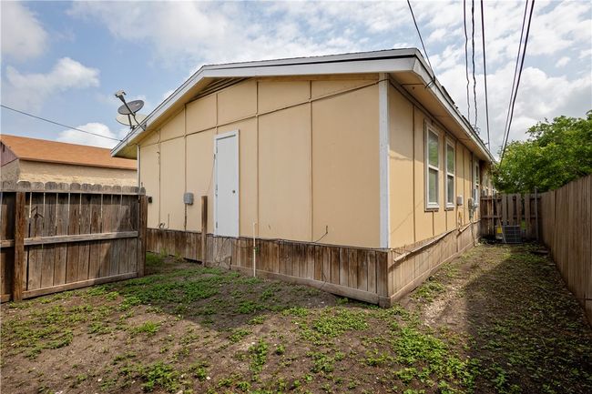 A - 1802 16 Th St, Home with 3 bedrooms, 1 bathrooms and 2 parking in Corpus Christi TX | Image 17