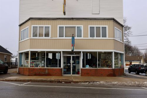 9 Chestnut St, Dover, NH, 03820-2734 | Card Image