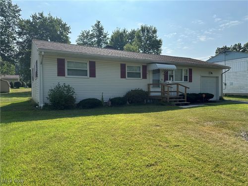 1095 Leslie Ln, Girard, OH, 44420-1441 | Card Image