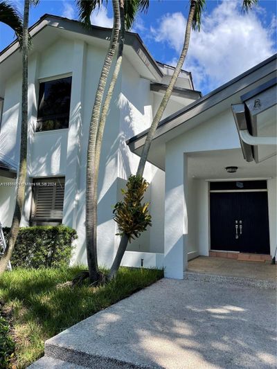 8265 Sw 176th Ter, House other with 4 bedrooms, 4 bathrooms and null parking in Palmetto Bay FL | Image 2